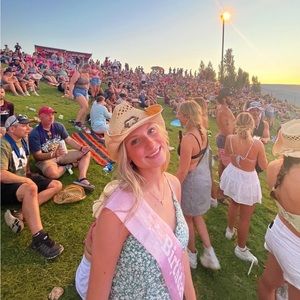 Meet your Posher, Casey